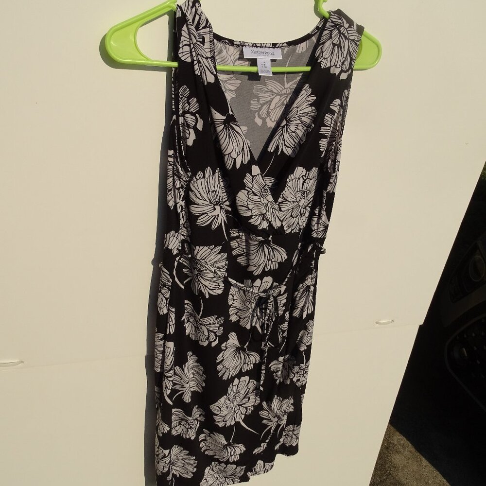 Motherhood Sleeveless Black and White Maternity Dress Small